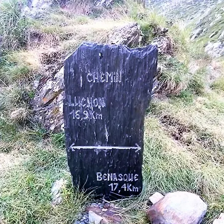 T2, Hypercentre, Calme, Terrasse, Parking Bagneres-de-Luchon